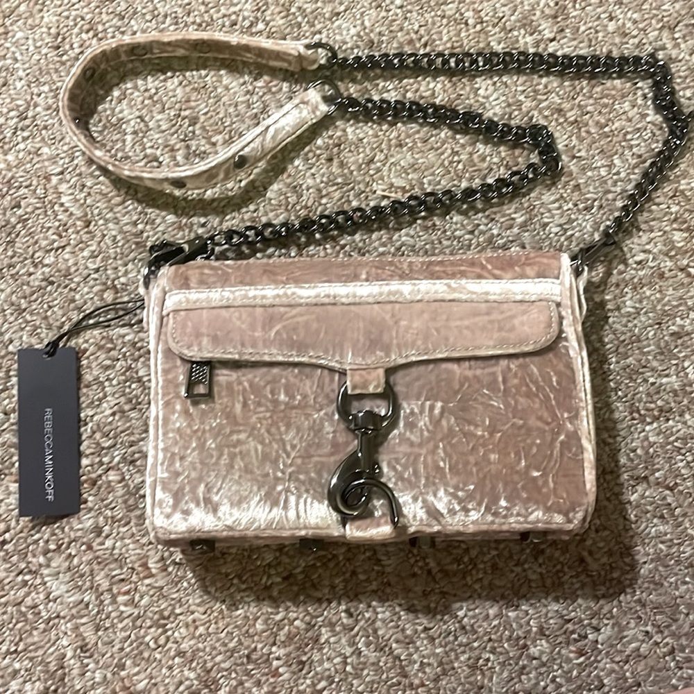 Velvet mini MAC in Putty
